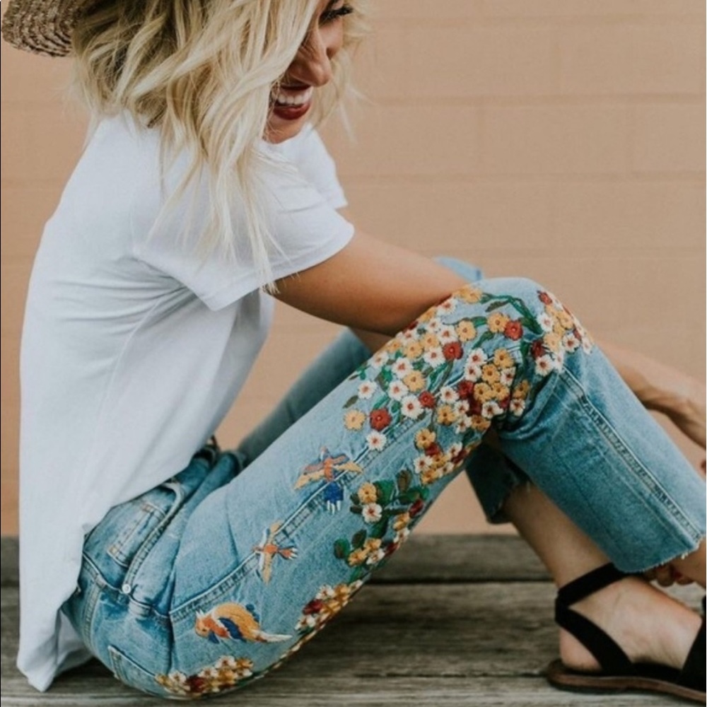 🌻RARE FREE PEOPLE Embroidered floral hem jeans
